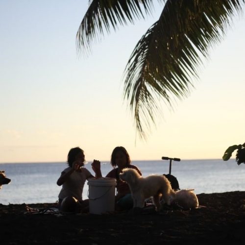 Tahurai Homestay kids sunset teahupoo